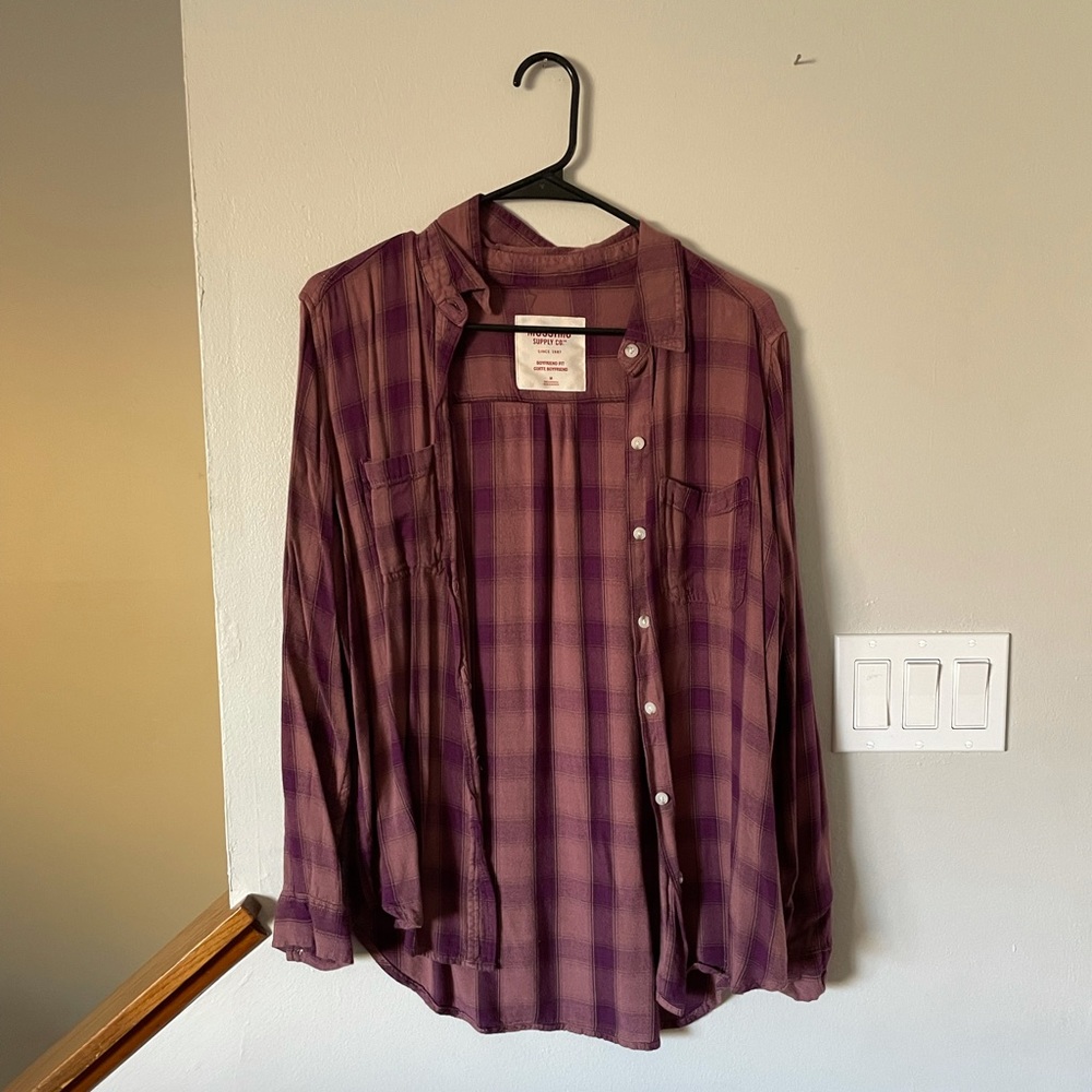 Purple/pink button up top